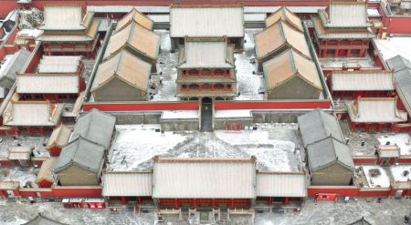 (miniature) Photo aérienne du paysage enneigé du Palais impérial de Shenyang