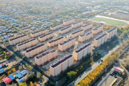 (miniature) La photo aérienne prise le 16 octobre 2020 montre un quartier résidentiel dans la ville d'Axili de Changji