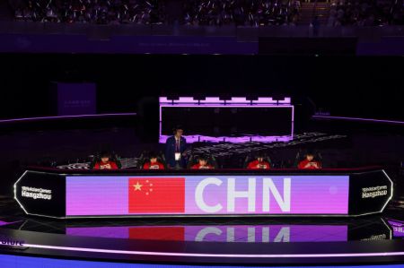 (miniature) Les joueurs de l'équipe chinoise en quarts de finale d'esport de la version des Jeux asiatiques d'Arena of Valor