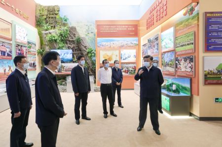 (miniature) Xi Jinping et d'autres dirigeants du Parti communiste chinois et de l'Etat