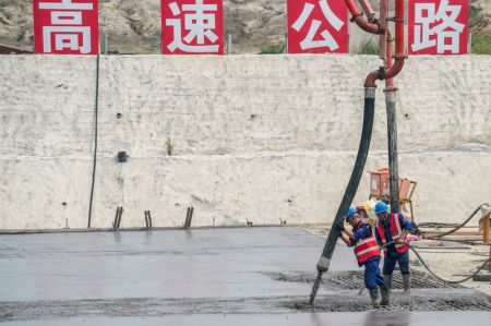 (miniature) Des ouvriers sur le chantier de la section de Nanquan du tunnel Taihu