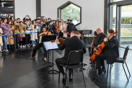 (miniature) Des musiciens de l'Orchestre de Philadelphie jouent au Musée de Suzhou