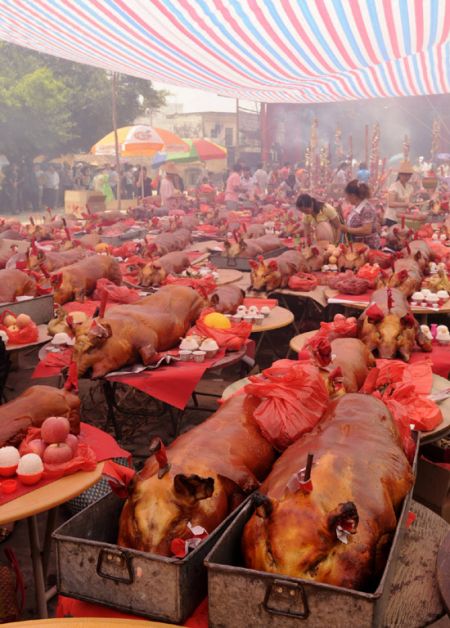 (miniature) Sacrifice de cochons en Chine