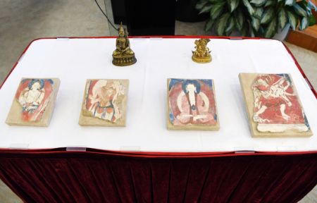 (miniature) Certains des objets culturels chinois remis lors d'une cérémonie de restitution au Consulat général de Chine à New York