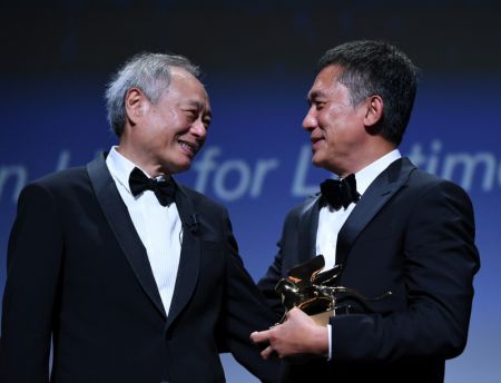 (miniature) L'acteur Tony Leung Chiu-Wai (à droite) de Hong Kong