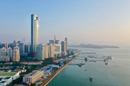 (miniature) Photo aérienne prise le 29 septembre 2021 d'une vue de la ville de Xiamen