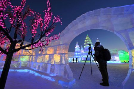 (miniature) Photos du Monde des glaces et des neiges à Harbin en Chine