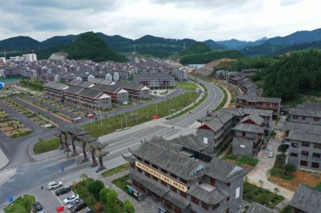 (miniature) Vue du site de réinstallation de Tuanshan dans le district autonome Miao de Songtao