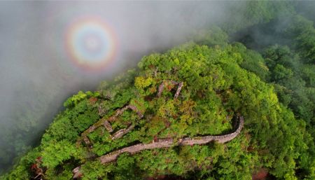 (miniature) Photo aérienne montrant des vestiges d'anciens villages du bourg de Minzhu dans le district de Langao