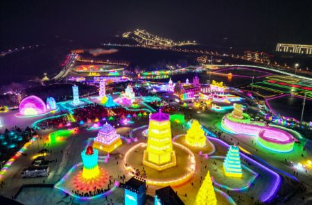 (miniature) Vue nocturne du Nouveau Monde de glace et de neige de Changchun