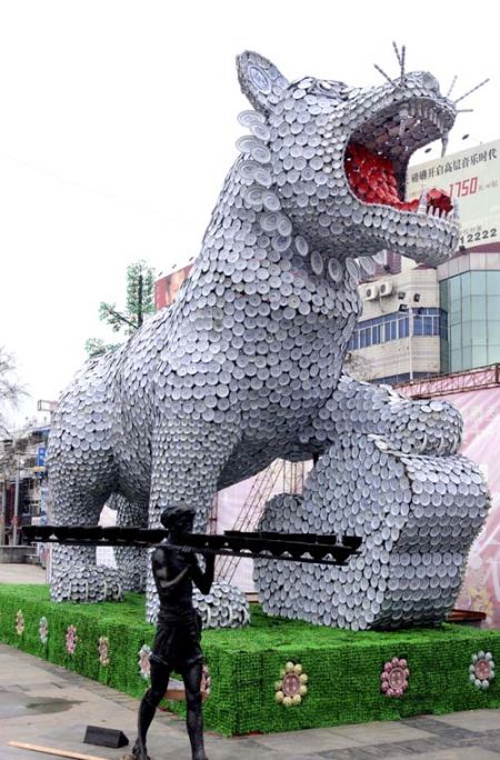 (miniature) Un tigre géant en porcelaine pour le Nouvel an Chinois