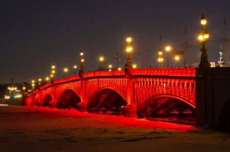 (miniature) Photo prise le 9 février 2024 montrant le pont de la Trinité à Saint-Pétersbourg