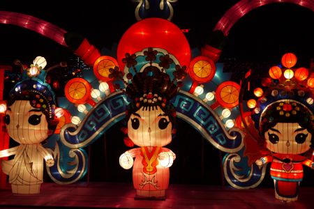 (miniature) lanterne en forme de personnage d'opéra chinois