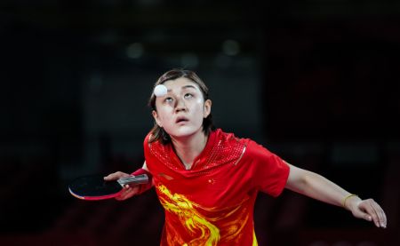 (miniature) La Chinoise Chen Meng lors de la demi-finale par équipes féminines de tennis de table Chine-Allemagne