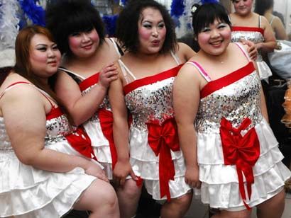 (miniature) danseuses chinoises obèses