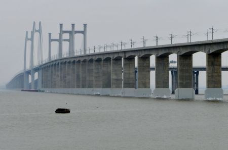 (miniature) Photo aérienne prise le 4 février 2023 du pont maritime de la baie de Quanzhou
