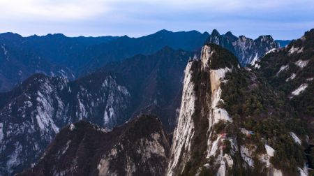(miniature) Paysage du col de Jinsuo du mont Huashan à l'aube