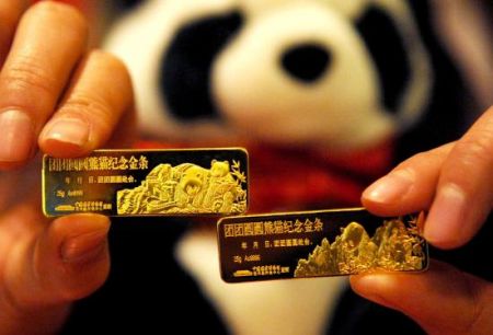 (miniature) 2 pandas géants ont leurs propres lingots d'or
