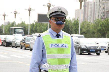 (miniature) Pollution : Des purificateurs d'air nasaux high-tech pour la police chinoise