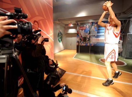 (miniature) Yao Ming en cire chez Madame Tussaud New-York
