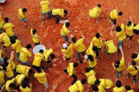 (miniature) Gigantesque bataille de tomates en Chine