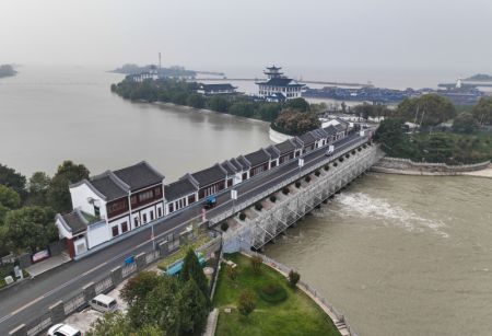 (miniature) Photo aérienne de la porte Gaoliangjian du lac Hongze à Huai'an