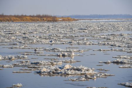 (miniature) De la glace qui flotte sur le fleuve Jaune à Ordos