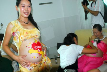 (miniature) Concours de peinture sur femme enceinte 2009