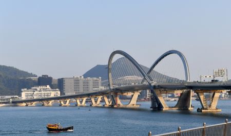 (miniature) Le pont dans la baie de Tseung Kwan O