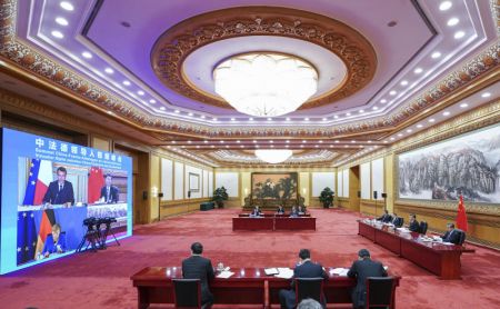 (miniature) Le président chinois Xi Jinping tient un sommet virtuel avec le président français