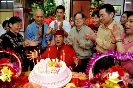 (miniature) Un chinois centenaire fête ses 118 ans