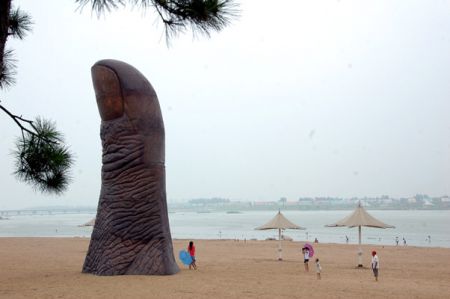 (miniature) Un pouce géant de 12 mètres en Chine