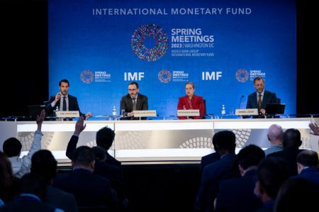 (miniature) Le Fonds monétaire international (FMI) tient un point de presse sur le dernier rapport des Perspectives de l'économie mondiale (PEM)