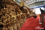Chine / Insolite : La plus longue sculpture sur bois du monde