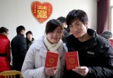 Chine : les problmes financiers poussent vers le "mariage nu"
