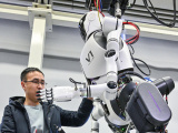 Photos Chine : des robots humanodes font leurs dbuts en public  Pkin