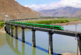 Photos Chine : entre en service du train  grande vitesse Fuxing au Tibet