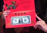 Photos : Des dollars amricains pour l'anne chinoise du Dragon
