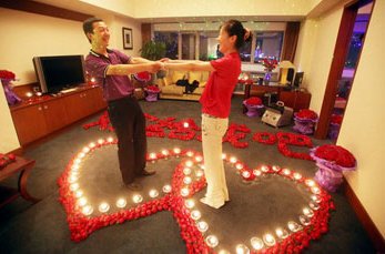 Un chinois fait sa demande en mariage avec 9999 roses (Agrandir +)